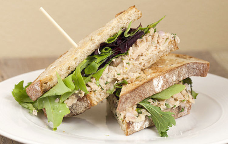 Canned tuns is ideal for sandwiches - Use this article to choose the healthiest alternative