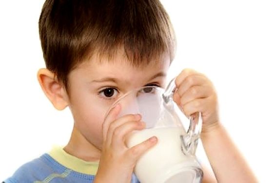 Discover what the experts recommend for milk consumption by infants